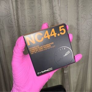 MAC Studio Fix Powder Foundation NC44.5